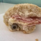 Bullone nel panino della mensa scolastica: si dimette il presidente di Milano Ristorazioni Bullone nel panino della mensa scolastica: si dimette il presidente di Milano Ristorazioni