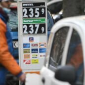 Stop alle auto benzina e diesel dal 2035: saranno ammessi gli e-fuels Stop alle auto benzina e diesel dal 2035: saranno ammessi gli e-fuels
