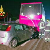 Atripalda, scontro tra tre auto e un autobus: 20enne finisce in ospedale Atripalda, scontro tra tre auto e un autobus: 20enne finisce in ospedale