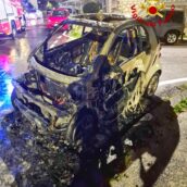 Auto in fiamme ad Avellino: intervento dei Vigili del Fuoco