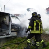 Montemiletto, furgone in fiamme: nessuna conseguenza per l’autista Montemiletto, furgone in fiamme: nessuna conseguenza per l’autista