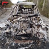 Incendio a Quadrelle, auto in fiamme nella notte: indagano i Carabinieri