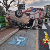 Avellino, incidente stradale tra due autovetture: tre persone finiscono in ospedale Avellino, incidente stradale tra due autovetture: tre persone finiscono in ospedale