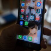 Una nuova truffa corre su WhatsApp: “Ciao mamma mi è caduto il telefono questo è il mio nuovo numero” Una nuova truffa corre su WhatsApp: “Ciao mamma mi è caduto il telefono questo è il mio nuovo numero”