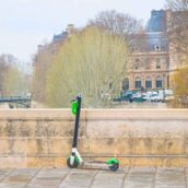 Parigi dice no con un referendum ai monopattini elettrici a noleggio Parigi dice no con un referendum ai monopattini elettrici a noleggio
