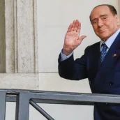 Nuovo ricovero per Silvio Berlusconi: sarebbe in terapia intensiva Nuovo ricovero per Silvio Berlusconi: sarebbe in terapia intensiva