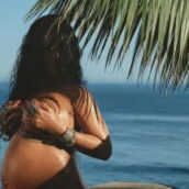 Rihanna celebra la maternità con una serie di foto senza veli Rihanna celebra la maternità con una serie di foto senza veli