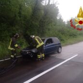 Cassano Irpino, autovettura in transito in fiamme: nessuna conseguenza per il conducente Cassano Irpino, autovettura in transito in fiamme: nessuna conseguenza per il conducente