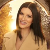 Laura Pausini rinvia la festa del Fanclub Launatici e dona fondi per aiutare i comuni di Solarolo, Castelbolognese e Faenza Laura Pausini rinvia la festa del Fanclub Launatici e dona fondi per aiutare i comuni di Solarolo, Castelbolognese e Faenza