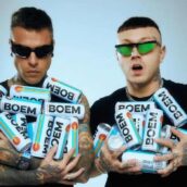 Fedez e Lazza lanciano “Boem”, il nuovo hard seltzer italiano Fedez e Lazza lanciano “Boem”, il nuovo hard seltzer italiano