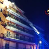 Avellino, incendio in via Scandone: in salvo una 91enne ed il figlio 50enne