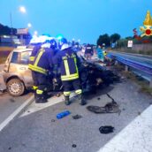 Si schianta contro il guardrail con l’auto, donna di 45 anni morta nella notte ad Avellino Si schianta contro il guardrail con l’auto, donna di 45 anni morta nella notte ad Avellino