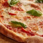Mangiare pizza aumenta la produttività: lo dice la scienza