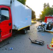 Avellino, incidente stradale: vigilantes resta incastrato in auto Avellino, incidente stradale: vigilantes resta incastrato in auto