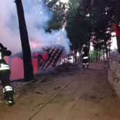 Paura a Sirignano: va a fuoco una baita, nessuna persona coinvolta
