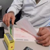 Chiama il medico per farsi prescrivere dei farmaci e scopre che per il fisco è morto Chiama il medico per farsi prescrivere dei farmaci e scopre che per il fisco è morto