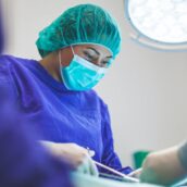 In sala operatoria meno rischi se il chirurgo è donna In sala operatoria meno rischi se il chirurgo è donna
