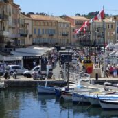 Saint-Tropez, lascia “solo” 500 € di mancia: inseguito dal cameriere