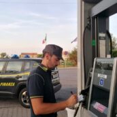Distributori di benzina, controlli intensificati dalla Guardia di Finanza Distributori di benzina, controlli intensificati dalla Guardia di Finanza