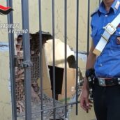 Cassano Irpino, Lioni e Manocalzati, furti in bar tabacchi: i Carabinieri intercettano l’auto dei malviventi. Indagini in corso Cassano Irpino, Lioni e Manocalzati, furti in bar tabacchi: i Carabinieri intercettano l’auto dei malviventi. Indagini in corso