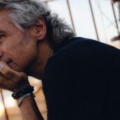 Luciano Ligabue: il 25 agosto esce “Una canzone senza tempo”, il nuovo singolo che anticipa l’album di inediti “Dedicato a noi” Luciano Ligabue: il 25 agosto esce “Una canzone senza tempo”, il nuovo singolo che anticipa l’album di inediti “Dedicato a noi”