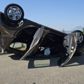 Benevento, scontro tra auto: una si ribalta Benevento, scontro tra auto: una si ribalta