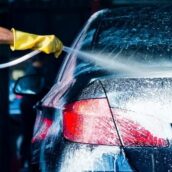 Stretta sugli autolavaggi: assenza di permessi e lavoro nero Stretta sugli autolavaggi: assenza di permessi e lavoro nero