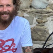 Jovanotti torna a casa a due mesi dall’incidente: “Ogni volta che passo da qui ritrovo il motivo per essere grato” Jovanotti torna a casa a due mesi dall’incidente: “Ogni volta che passo da qui ritrovo il motivo per essere grato”