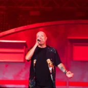 Max Pezzali in tour negli stadi nel 2024 Max Pezzali in tour negli stadi nel 2024