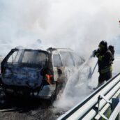 Incendio auto in transito sull’A16: intervengono i Vigili del Fuoco Incendio auto in transito sull’A16: intervengono i Vigili del Fuoco