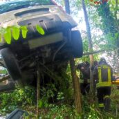Sbanda e finisce in una scarpata, paura per una ragazza a Chiusano Sbanda e finisce in una scarpata, paura per una ragazza a Chiusano