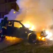 Atripalda, auto in fiamme: indagano i Carabinieri Atripalda, auto in fiamme: indagano i Carabinieri