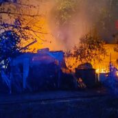 Irpinia, in fiamme due baracche adibite a depositi agricoli Irpinia, in fiamme due baracche adibite a depositi agricoli