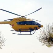 Operaio muore schiacciato da un palo a Montecreto: inutili i soccorsi Operaio muore schiacciato da un palo a Montecreto: inutili i soccorsi