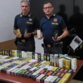 Nel Sannio le Fiamme Gialle sequestrano migliaia di prodotti contraffatti Nel Sannio le Fiamme Gialle sequestrano migliaia di prodotti contraffatti