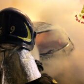 Auto in fiamme a Marzano di Nola, intervengono i Vigili del Fuoco Auto in fiamme a Marzano di Nola, intervengono i Vigili del Fuoco