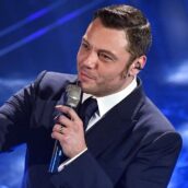 Tiziano Ferro contro gli articoli omofobici: “Pago la mia sincerità” Tiziano Ferro contro gli articoli omofobici: “Pago la mia sincerità”