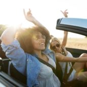 Attenti alla musica mentre si guida, ecco le canzoni che distraggono di più Attenti alla musica mentre si guida, ecco le canzoni che distraggono di più
