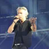 Luciano Ligabue, il tour riparte dai principali palasport del Sud Luciano Ligabue, il tour riparte dai principali palasport del Sud