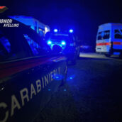 Frigento, avrebbe tentato di accoltellare il fratello: 54enne si scaglia contro i Carabinieri, ferendone due: arrestato Frigento, avrebbe tentato di accoltellare il fratello: 54enne si scaglia contro i Carabinieri, ferendone due: arrestato