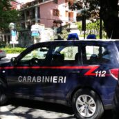 Mercogliano, spacca la vetrata e minaccia il titolare di un esercizio commerciale: denunciato dai Carabinieri Mercogliano, spacca la vetrata e minaccia il titolare di un esercizio commerciale: denunciato dai Carabinieri