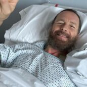 Jovanotti operato al femore: “Un passo alla volta torno in piedi” Jovanotti operato al femore: “Un passo alla volta torno in piedi”