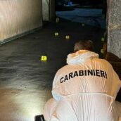 Avellino, 54enne ucciso a coltellate nel cortile di casa Avellino, 54enne ucciso a coltellate nel cortile di casa