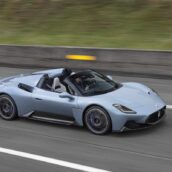 Cambiano i limiti, per neopatentati anche auto più potenti Cambiano i limiti, per neopatentati anche auto più potenti