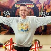 Tiziano Ferro festeggia il compleanno con i figli: gli auguri dei VIP Tiziano Ferro festeggia il compleanno con i figli: gli auguri dei VIP