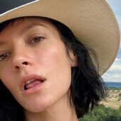 Lo sfogo di Lily Allen: “Amo le mie figlie, ma mi hanno rovinato la carriera. Non si può avere tutto” Lo sfogo di Lily Allen: “Amo le mie figlie, ma mi hanno rovinato la carriera. Non si può avere tutto”