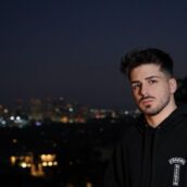 Kina è il primo artista italiano a raggiungere il miliardo di streaming su Spotify con un inedito Kina è il primo artista italiano a raggiungere il miliardo di streaming su Spotify con un inedito