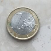 Banchi a rotelle: un Comune li acquista a 1 euro l’uno Banchi a rotelle: un Comune li acquista a 1 euro l’uno