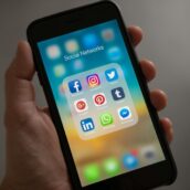 Novità per WhatsApp: si potranno spedire messaggi in altre app Novità per WhatsApp: si potranno spedire messaggi in altre app