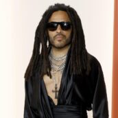 Lenny Kravitz annuncia l’uscita del suo nuovo singolo “Paralyzed” Lenny Kravitz annuncia l’uscita del suo nuovo singolo “Paralyzed”